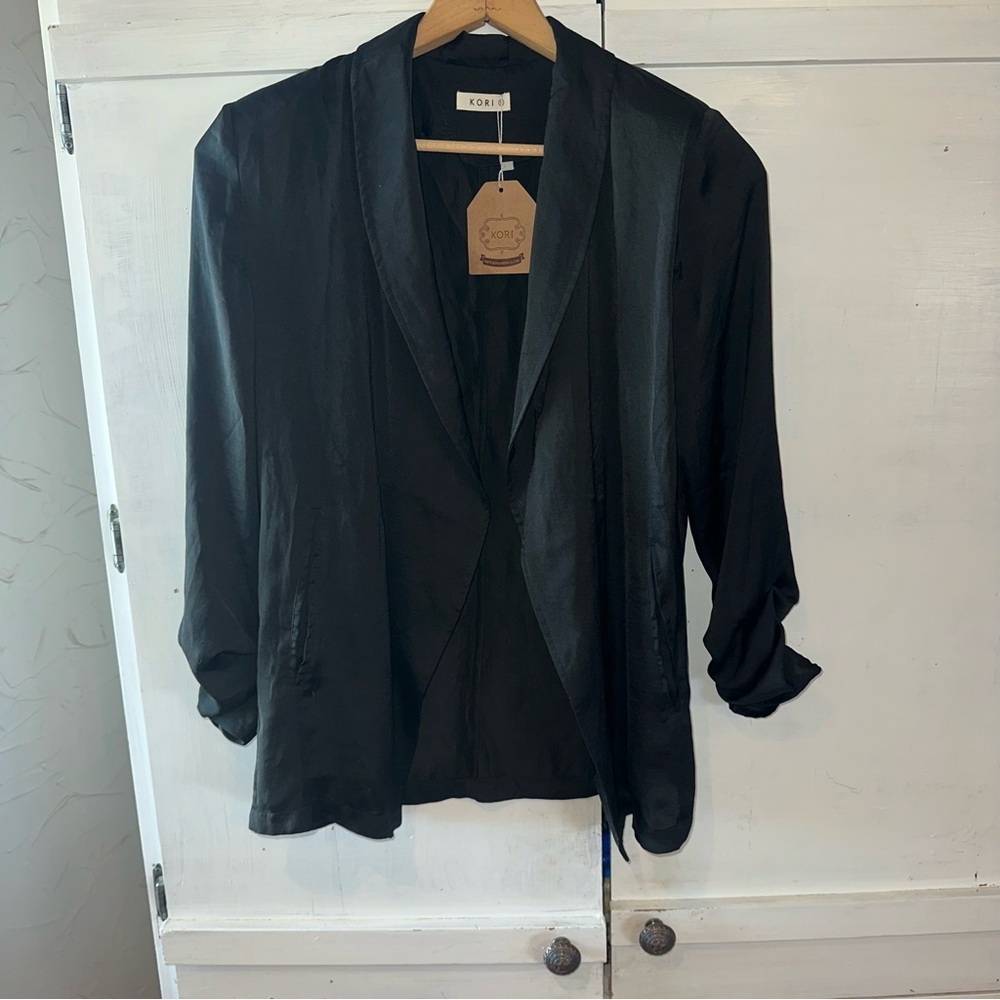 NWT Kori Elegant Black Satin Fitted Blazer w/ Gathered Sleeves with Pockets S: S